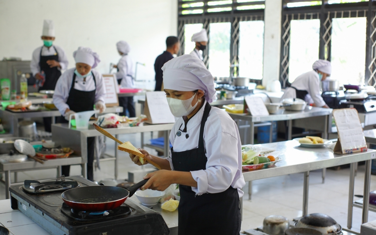 Mandatory Food Safety Course for Food Handlers
